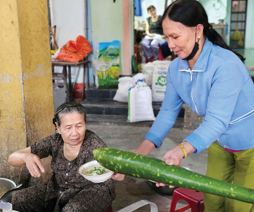 Ăn bún trả bằng… rau dưa