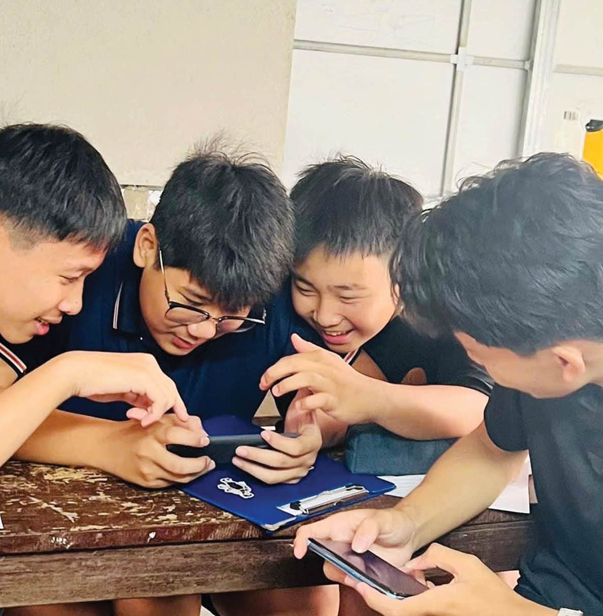 Nhân chuyện Indonesia - quốc gia đầu tiên trong khu vực cấm trẻ dưới 16 tuổi sử dụng mạng xã hội