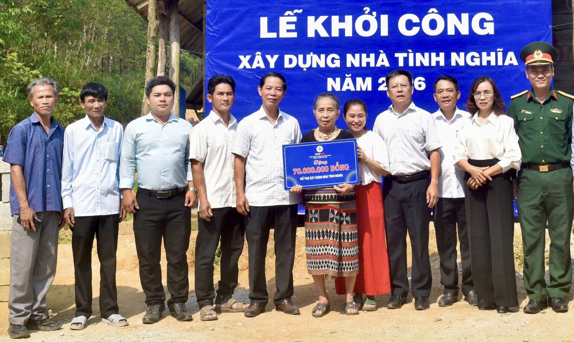 Xây dựng thêm một nhà tình nghĩa ở phường Phong Điền