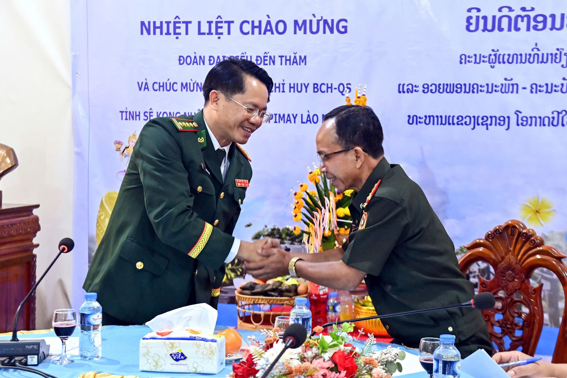 Thăm, chúc tết cổ truyền Bunpimay lực lượng vũ trang hai tỉnh Sê Kông và Salavan