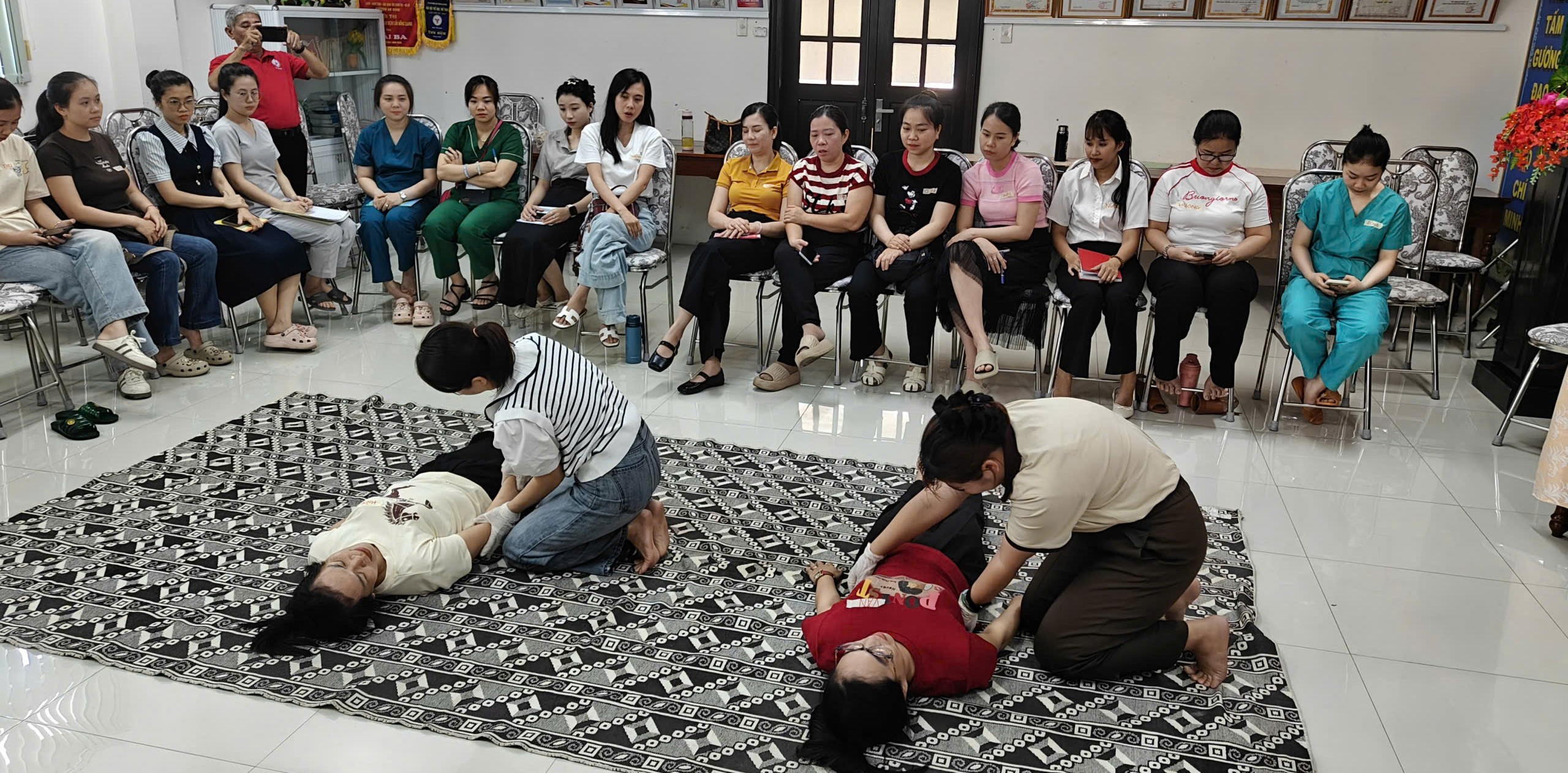 Hội Chữ thập đỏ TP Huế tổ chức lớp tập huấn kỹ năng sơ cấp cứu cho giáo viên mầm non