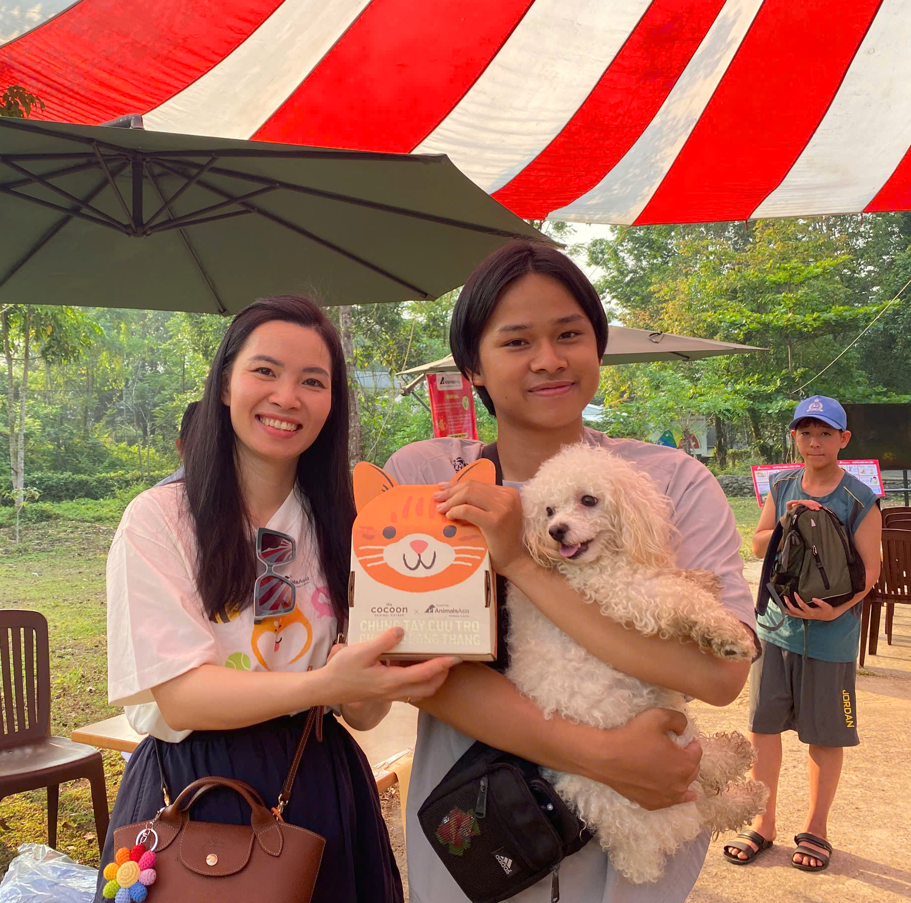 Ra quân tiêm phòng vắc-xin dại miễn phí cho chó, mèo