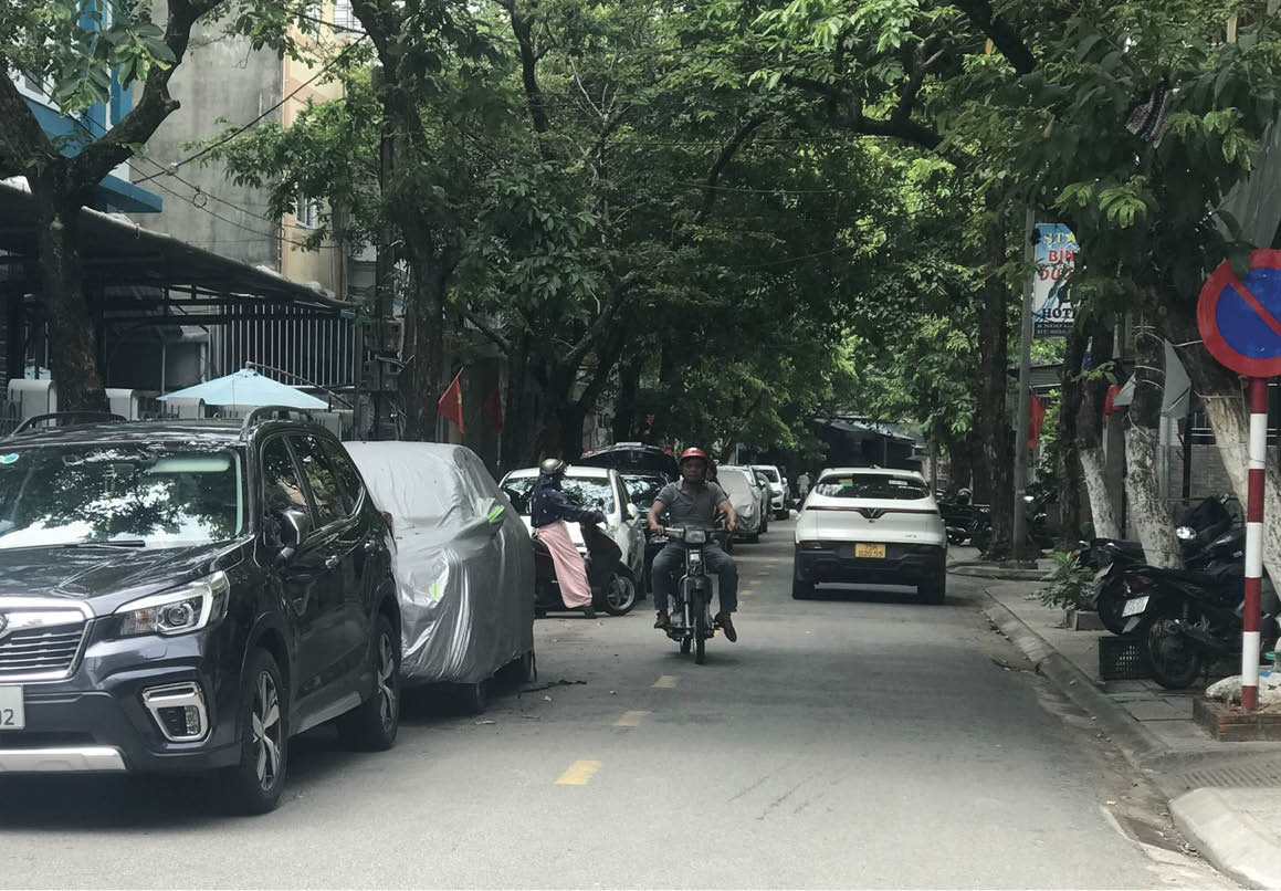 Đừng để lòng đường trở thành bãi đỗ xe