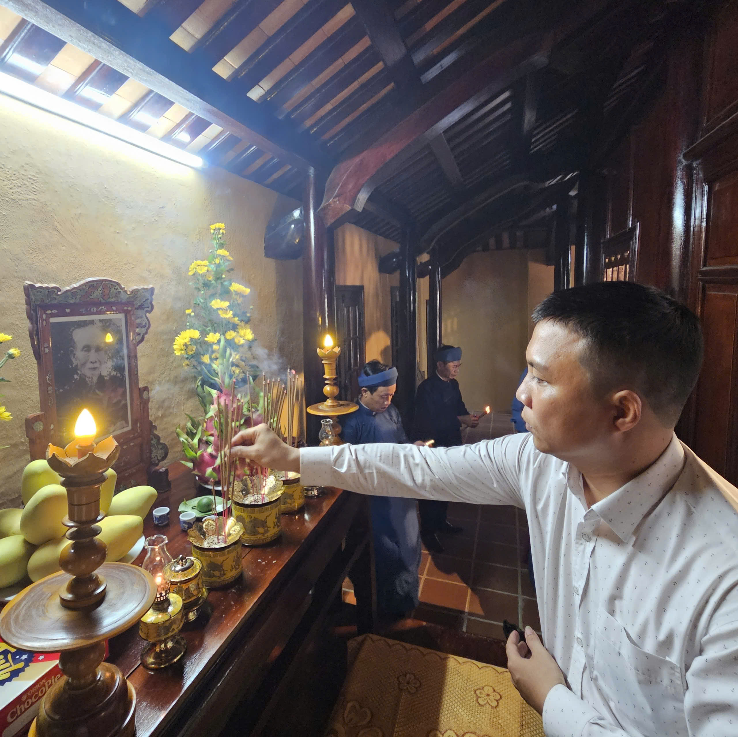 Dâng hương tưởng niệm 65 năm ngày mất của cụ Ưng Bình Thúc Giạ Thị