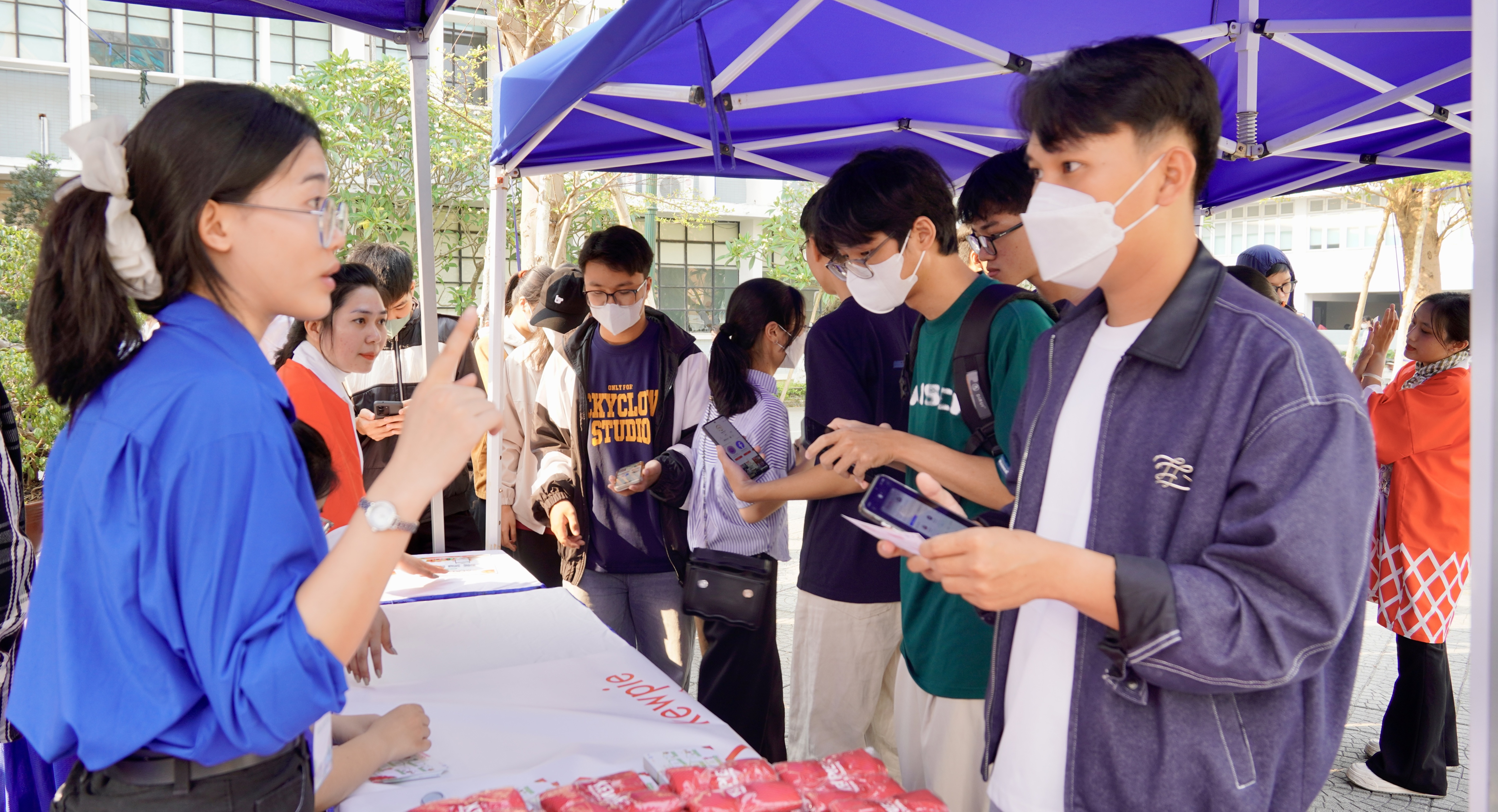 2 500 sinh viên hưởng ứng chương trình Hãy bắt đầu bữa ăn bằng rau”