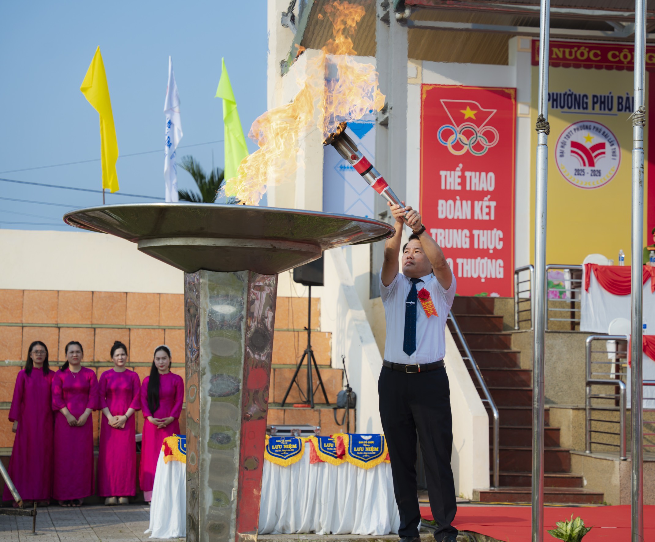 2 500 người tham dự khai mạc Đại hội Thể dục thể thao phường Phú Bài lần thứ I