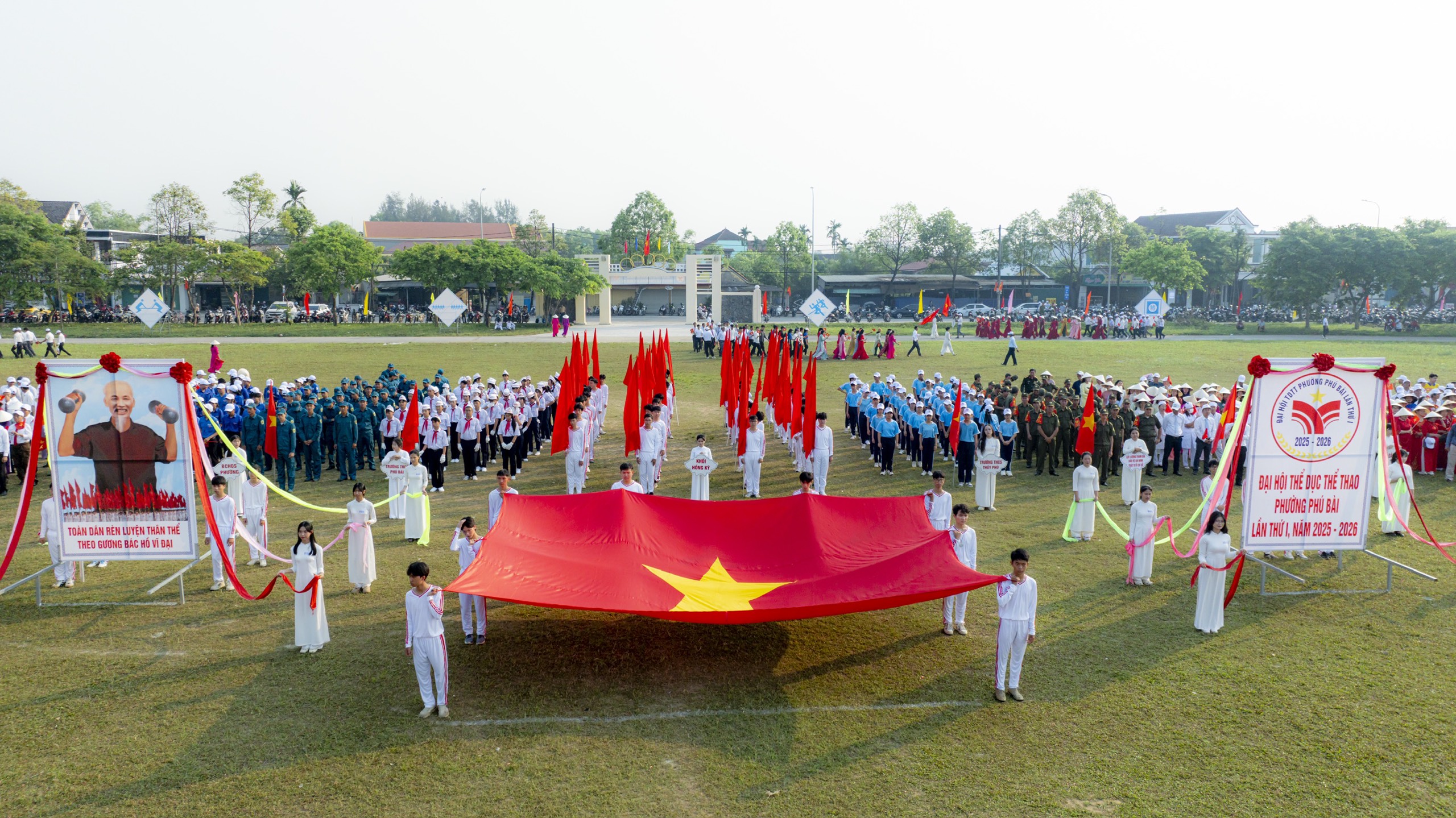 2 500 người tham dự khai mạc Đại hội Thể dục thể thao phường Phú Bài lần thứ I