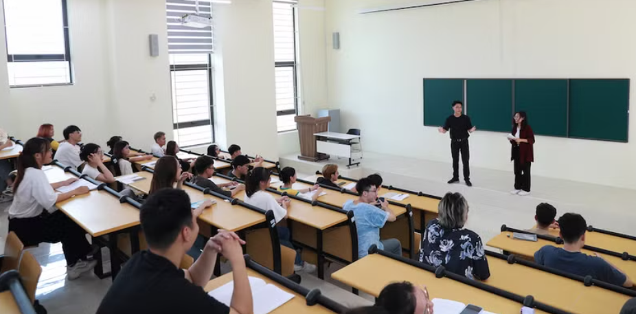 Hiệu trưởng, phó hiệu trưởng cơ sở giáo dục đại học phải có trình độ tiến sĩ