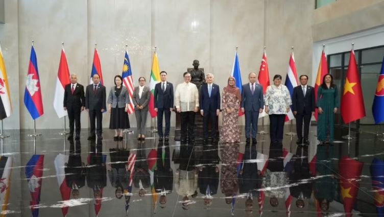 Hội nghị quan chức cao cấp ASEAN Tăng cường đoàn kết, vượt qua thách thức