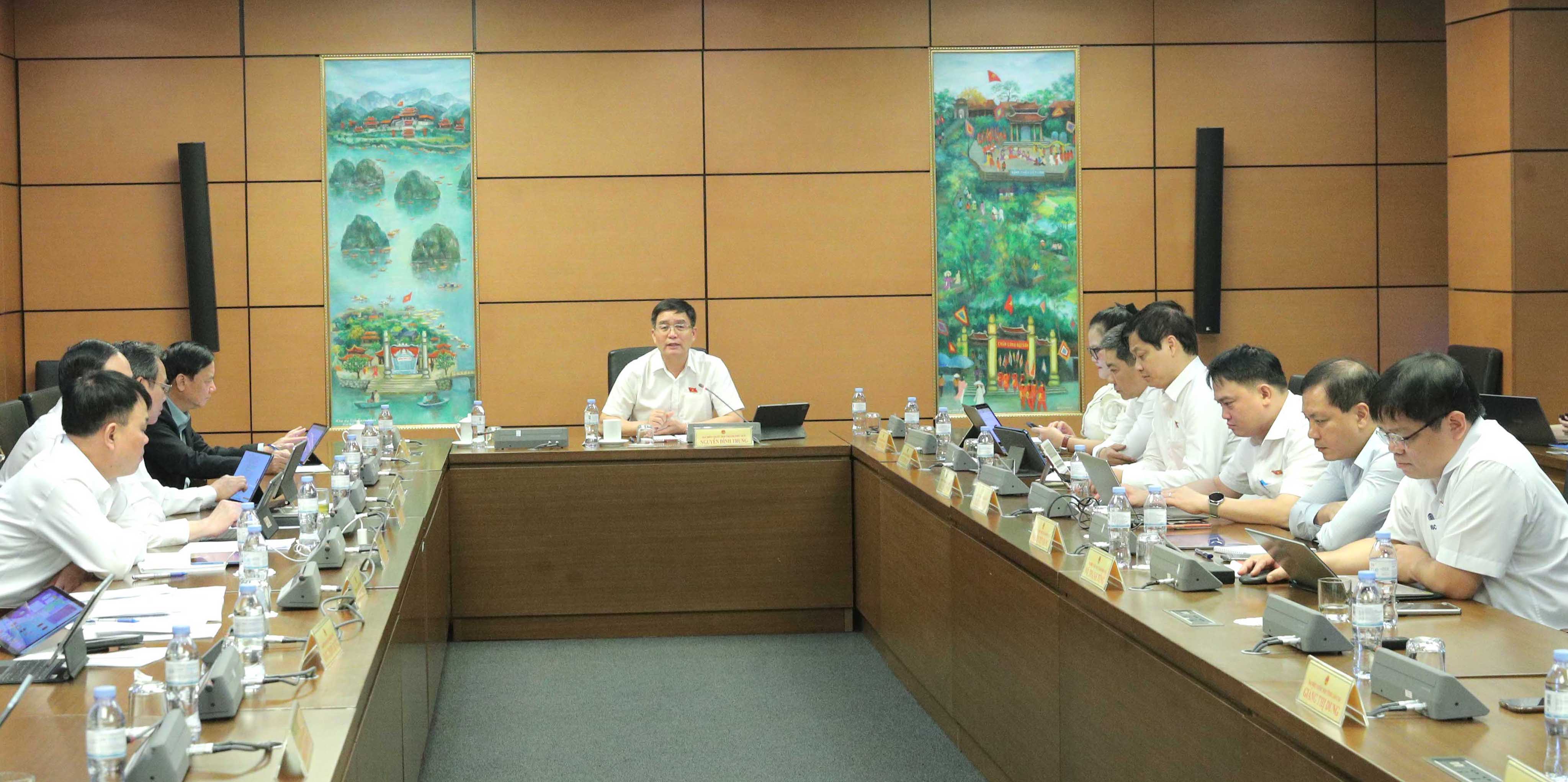 Hoàn thiện pháp luật theo hướng dễ tiếp cận, minh bạch và đồng bộ