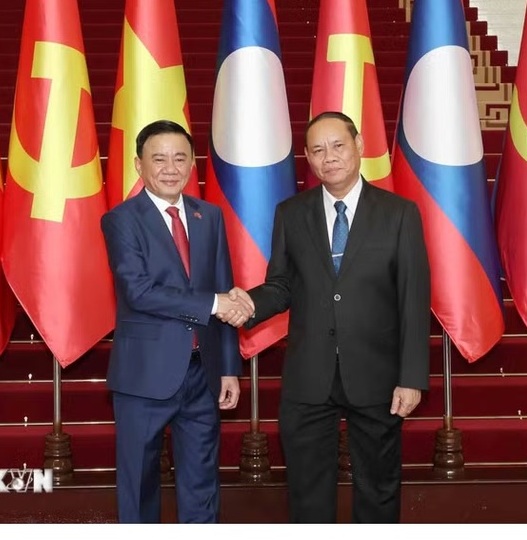 Thường trực Ban Bí thư Trần Cẩm Tú hội đàm với Thường trực Ban Bí thư Trung ương Đảng Nhân dân Cách mạng Lào