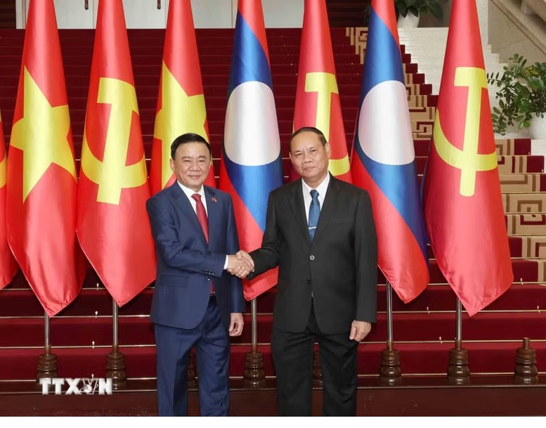 Thường trực Ban Bí thư Trần Cẩm Tú hội đàm với Thường trực Ban Bí thư Trung ương Đảng Nhân dân Cách mạng Lào