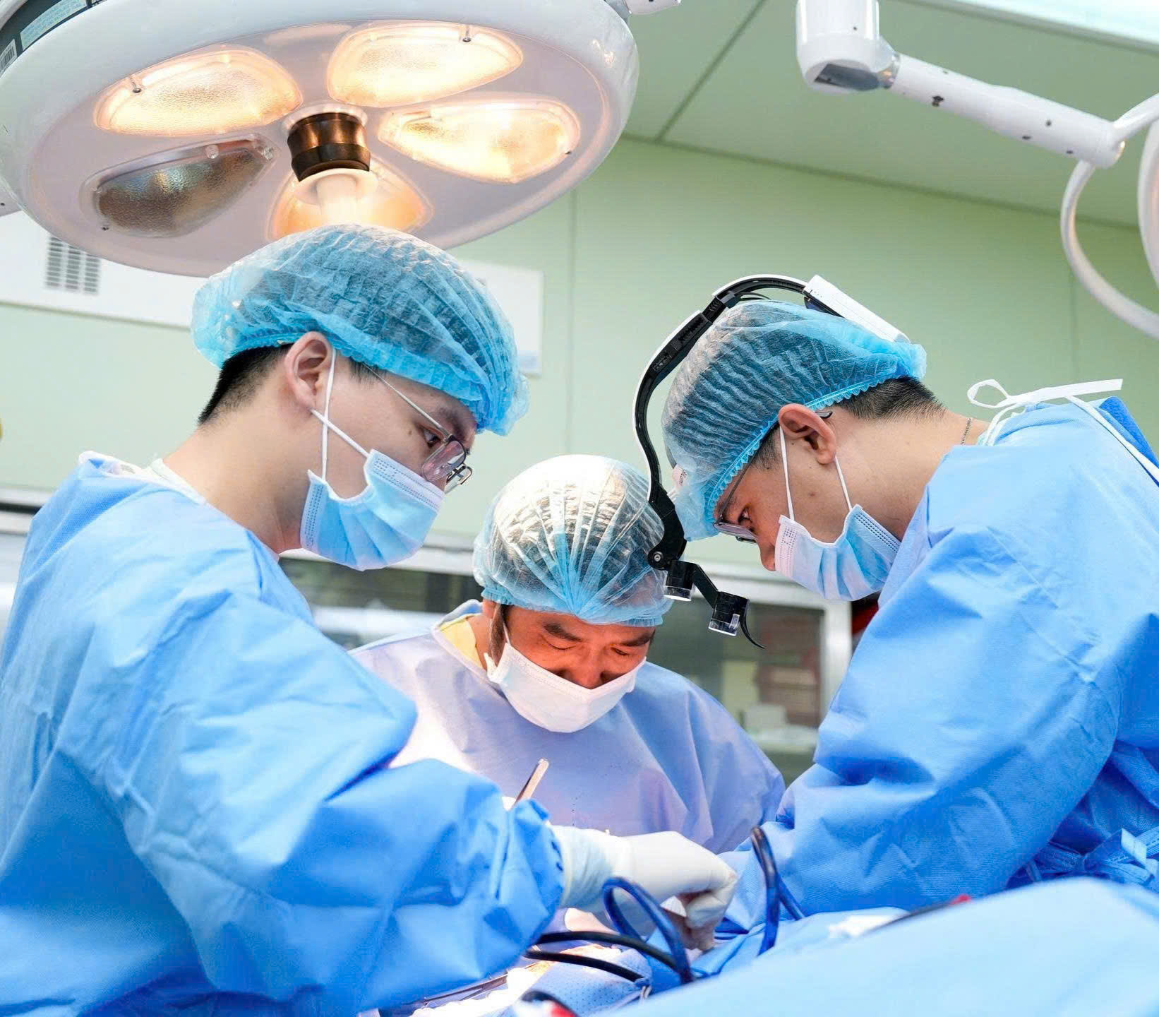 Phẫu thuật thành công ca u ác tính xương hàm cho bệnh nhi 14 tuổi