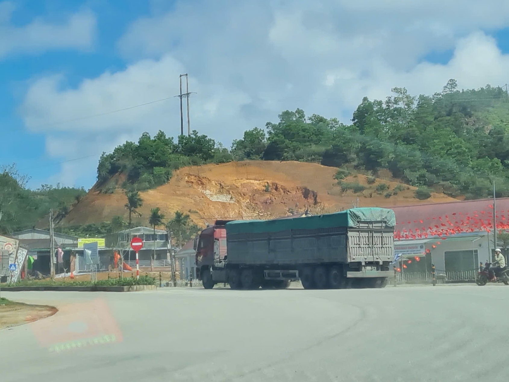 Chính thức “cấm xe” trên Quốc lộ 49 theo khung giờ