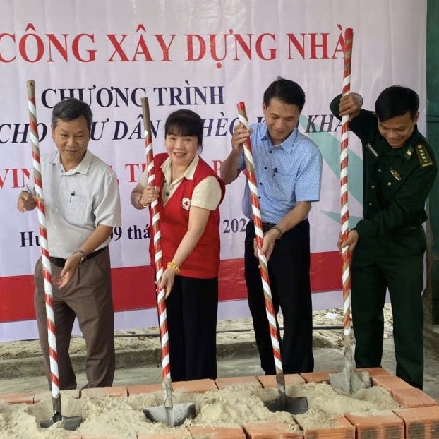 Khởi công xây dựng nhà cho ngư dân nghèo xã Vinh Lộc