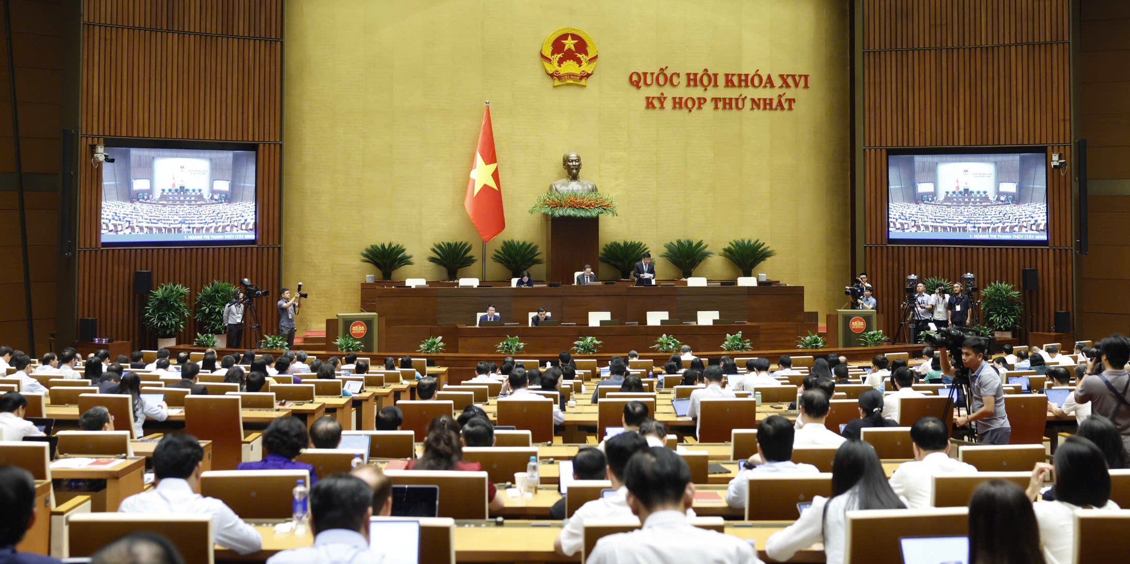 Tránh lạm dụng khen thưởng, cần tiêu chí rõ ràng