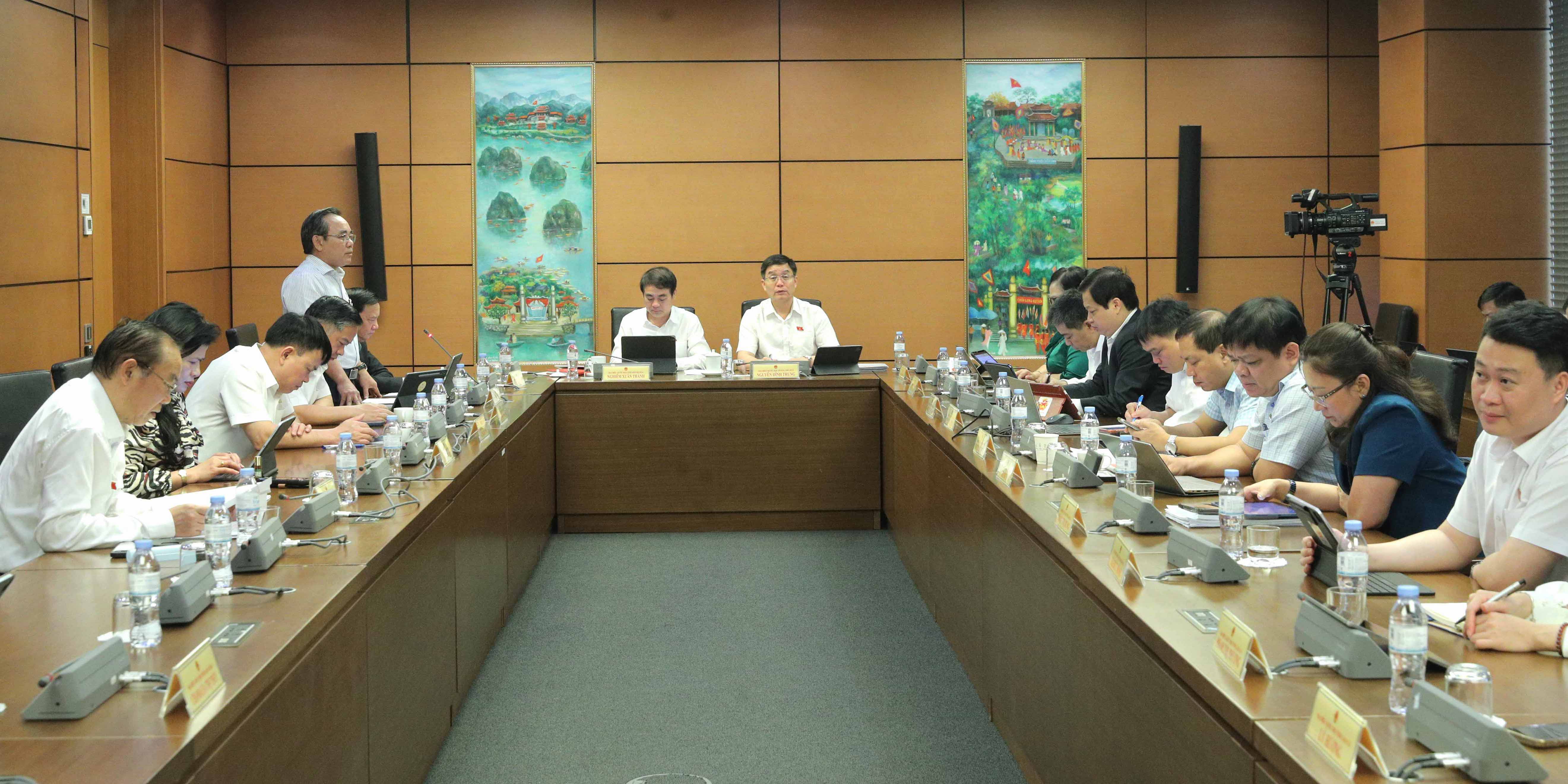 Tháo gỡ “điểm nghẽn” thể chế, khơi thông nguồn lực cho tăng trưởng bền vững