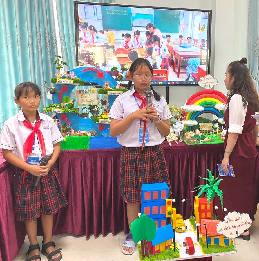 Kiểm tra công tác chuyển đổi số tại các trường học