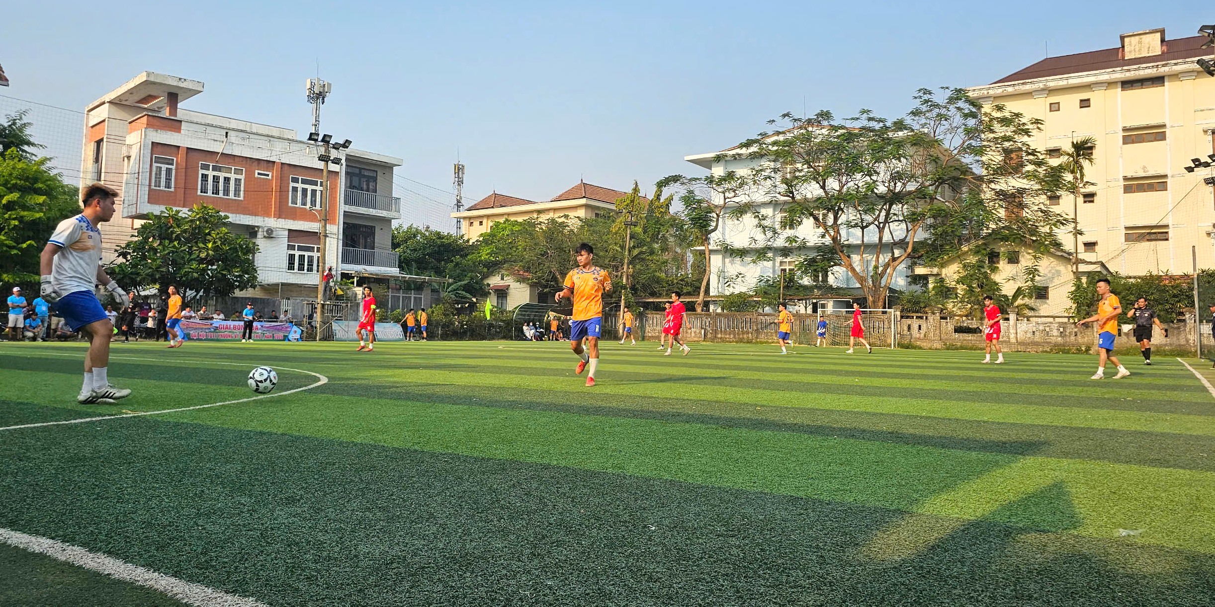 Khởi tranh giải bóng đá phường Vỹ Dạ