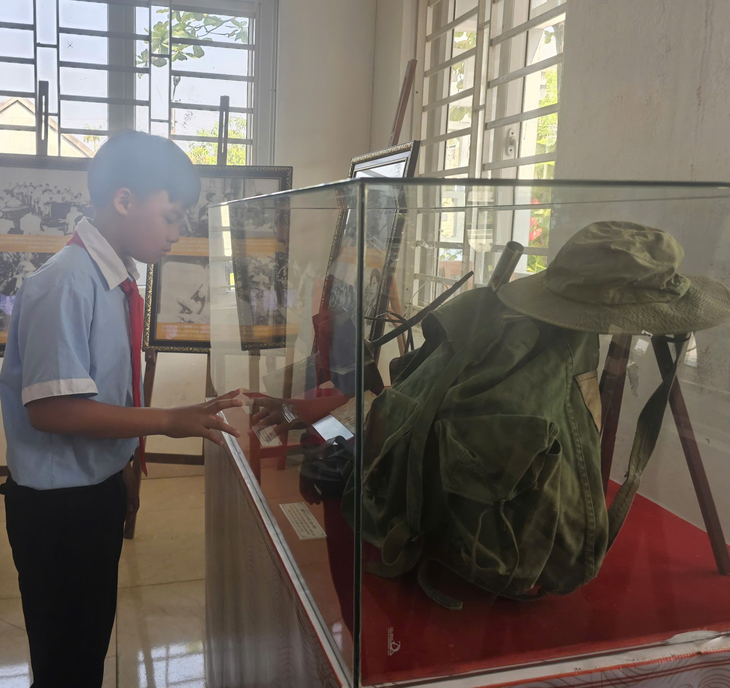 Triển lãm chuyên đề “Huế - Dấu ấn lịch sử và hành trình vươn lên trong kỷ nguyên mới”