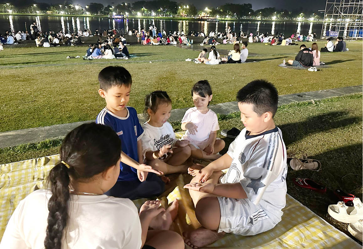 Đôi khi hãy để con được lấm bẩn