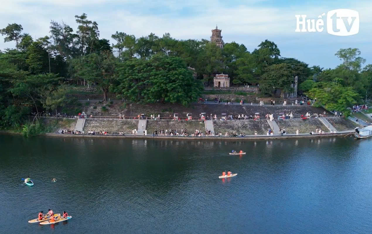 Mê mẩn ngắm hoàng hôn sông Hương