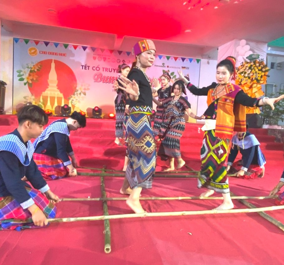 Lan tỏa văn hóa Lào trong ngày Tết Bunpimay tại Huế