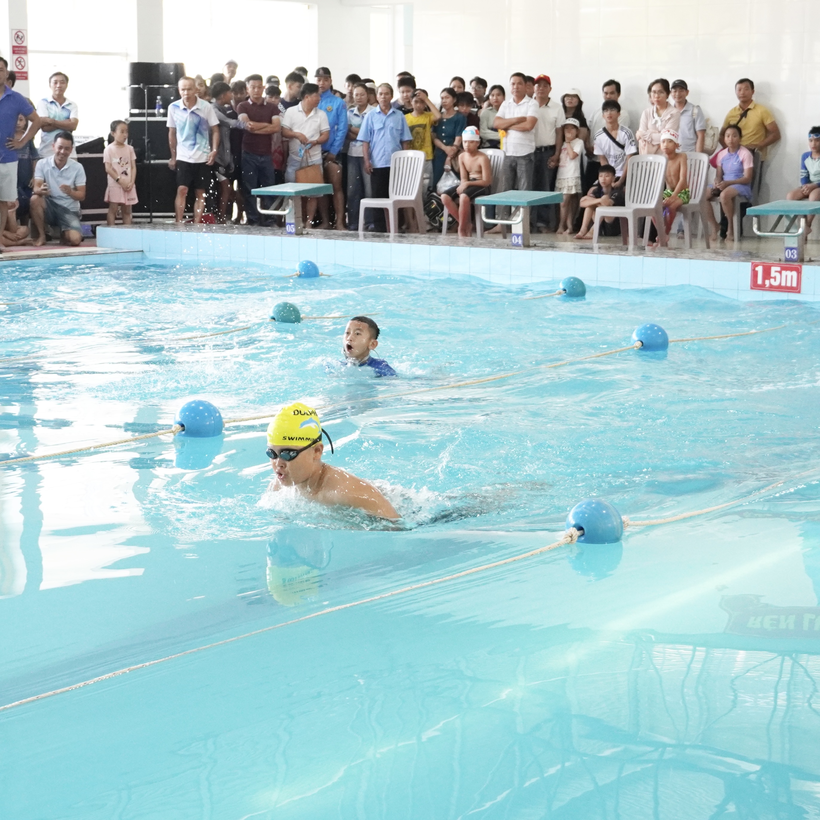 Hơn 400 kình ngư nhí tranh tài tại Giải bơi “Đường đua xanh”