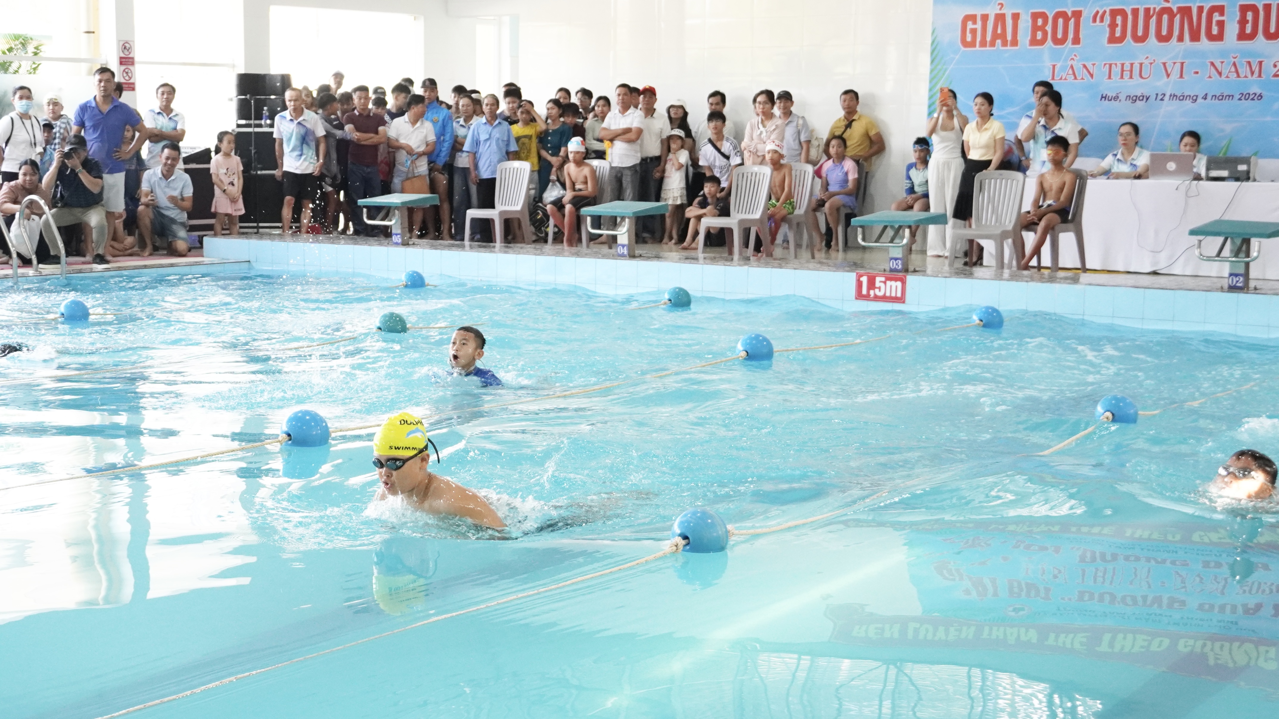 Hơn 400 kình ngư nhí tranh tài tại Giải bơi “Đường đua xanh”