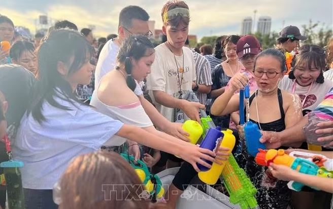 Thủ tướng Thái Lan kêu gọi người dân ưu tiên sự an toàn trong dịp Tết Songkran