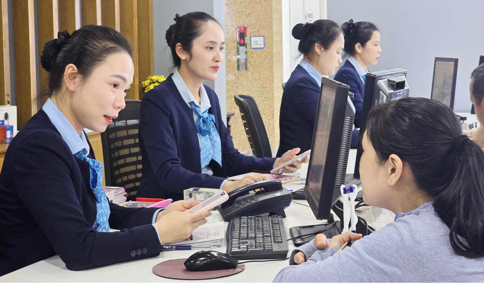 Tự xác thực SIM chính chủ qua VNeID Người dùng chủ động “làm sạch” thuê bao