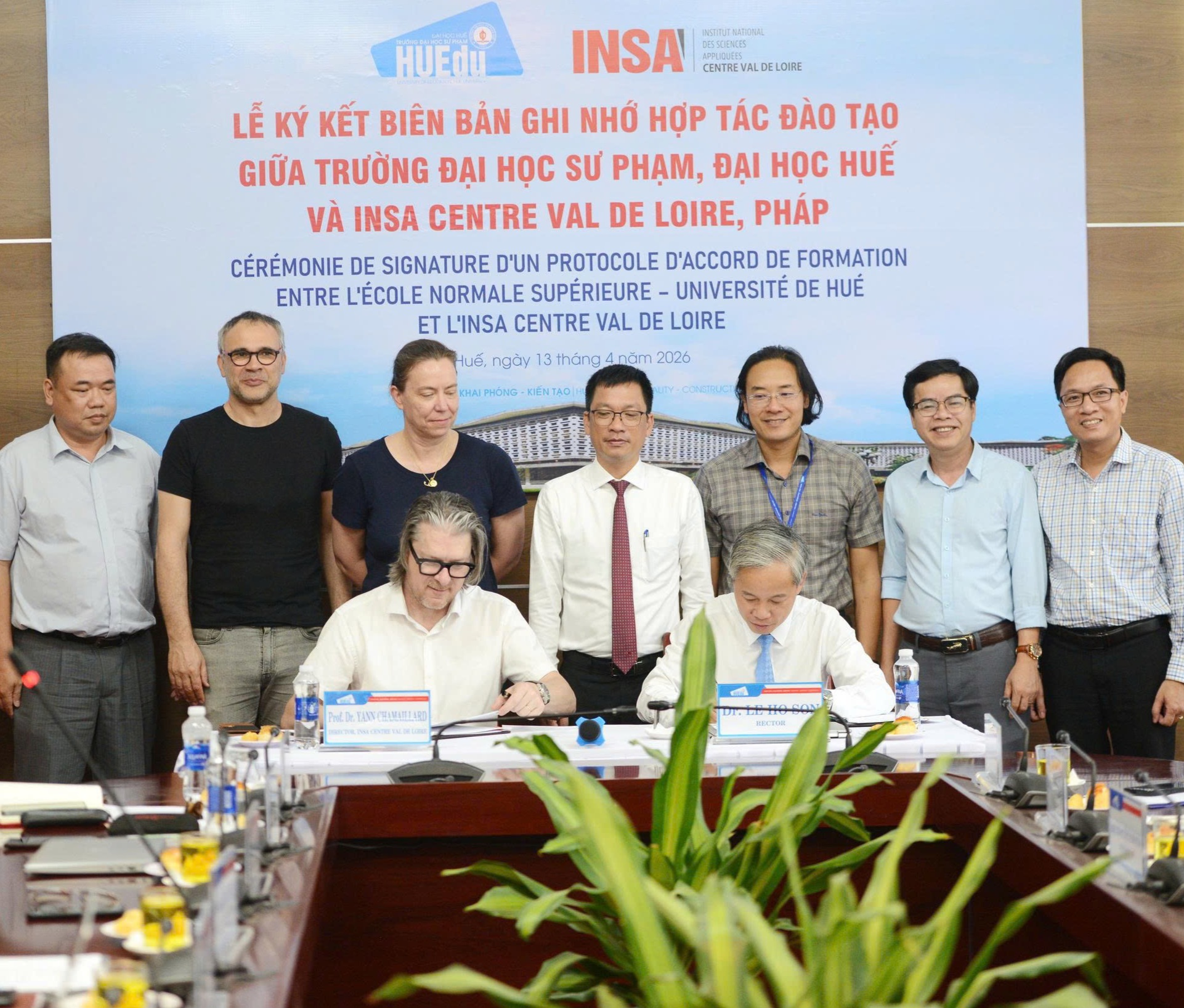 Ký kết hợp tác đào tạo giữa Trường Đại học Sư phạm và Trường INSA Centre Val de Loire