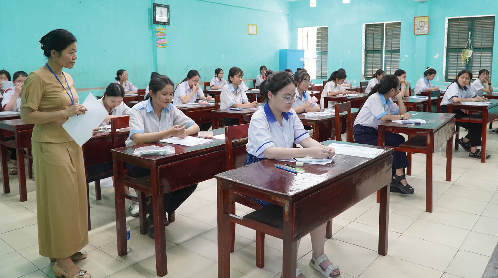 Cạnh tranh trong kỳ thi lớp 10