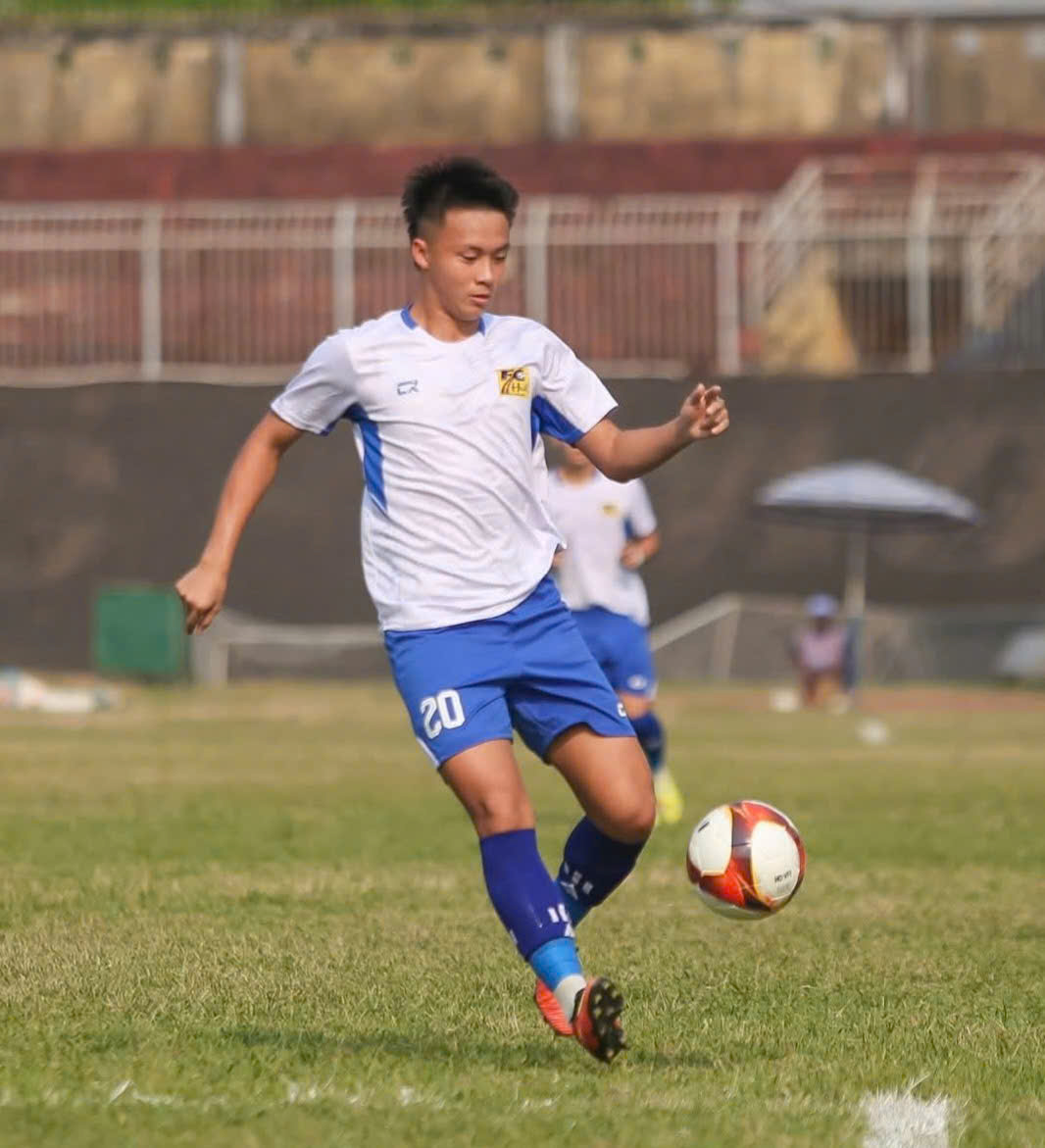 Chia điểm trên sân nhà