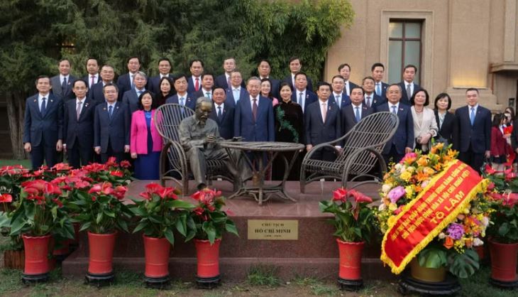 Tổng Bí thư, Chủ tịch nước Tô Lâm gặp gỡ cộng đồng người Việt Nam tại Trung Quốc