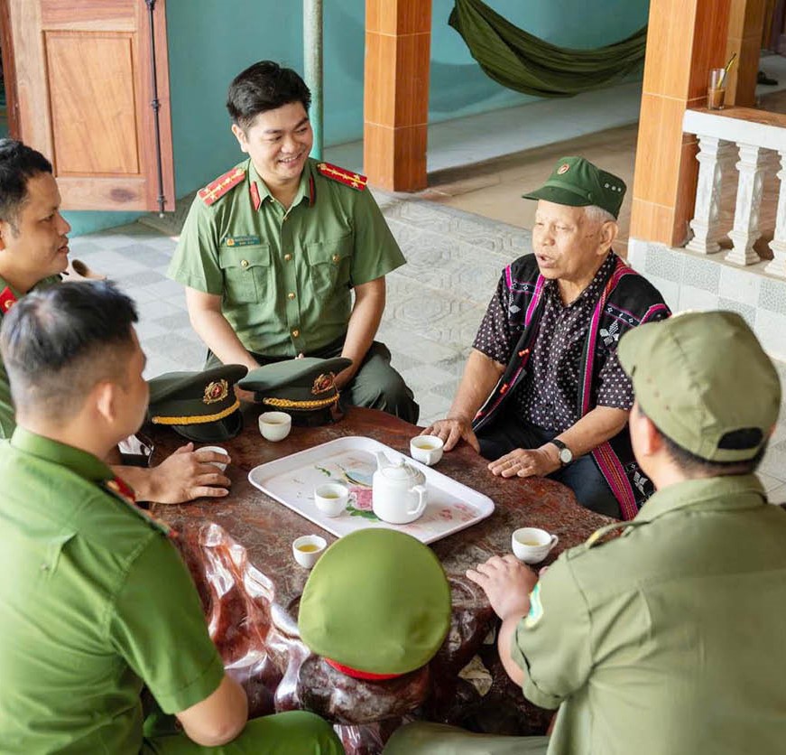 Phát huy vai trò người có uy tín trong giữ vững an ninh cơ sở