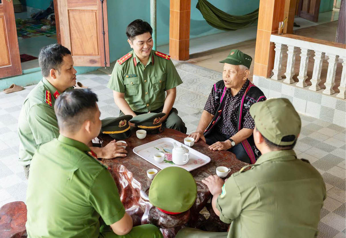 Phát huy vai trò người có uy tín trong giữ vững an ninh cơ sở