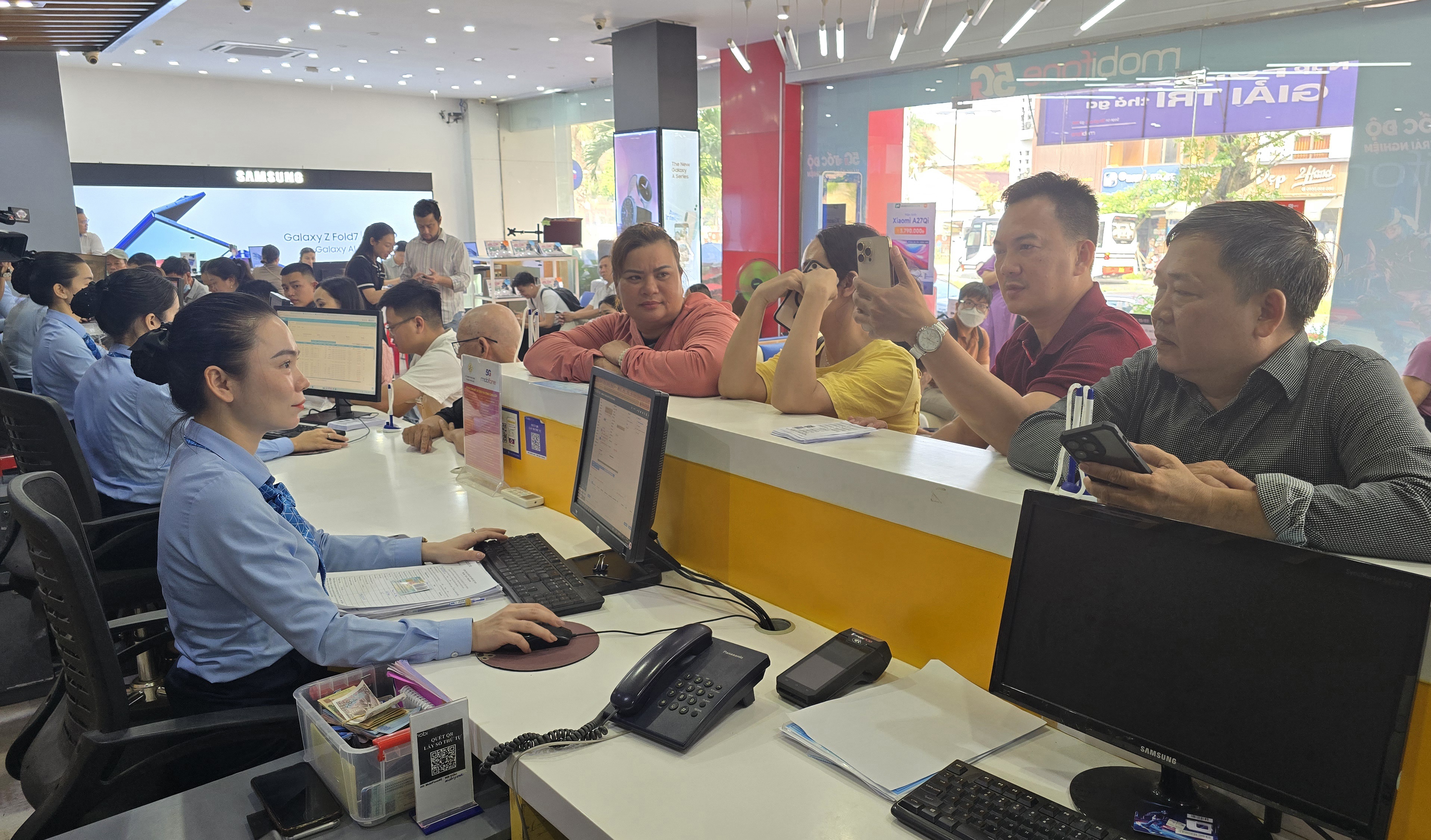 Đổ xô cập nhật thuê bao trước thời điểm siết xác thực