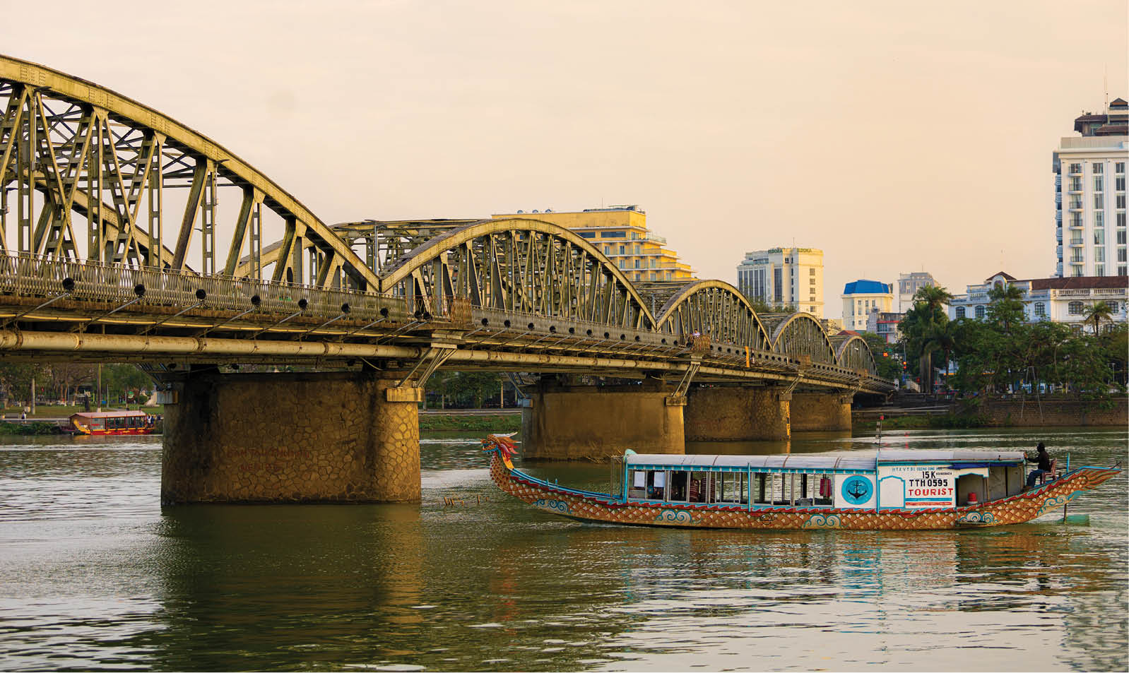 Mở đường cho du lịch phát triển