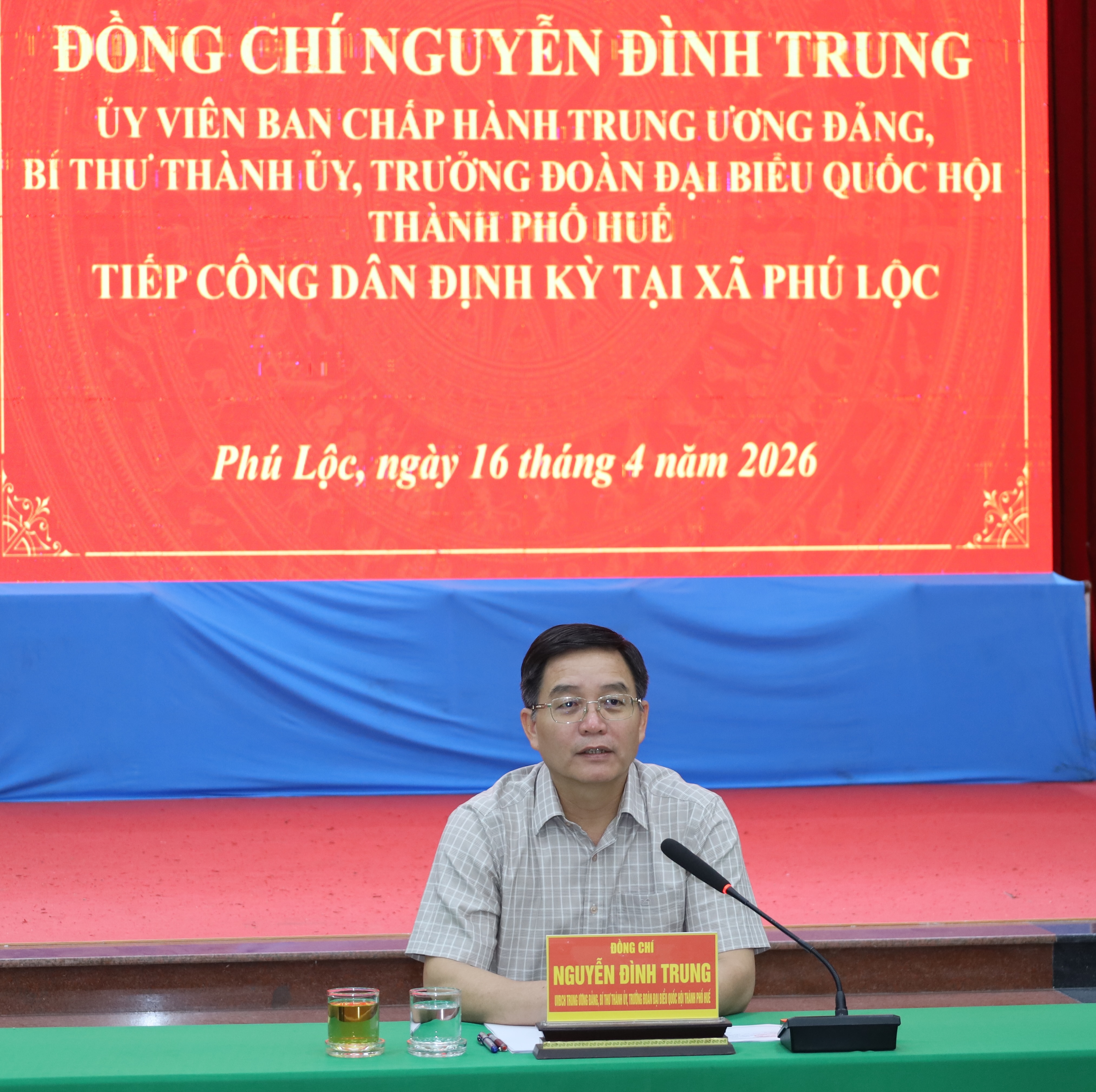 Bí thư Thành ủy Nguyễn Đình Trung tiếp công dân tại xã Phú Lộc