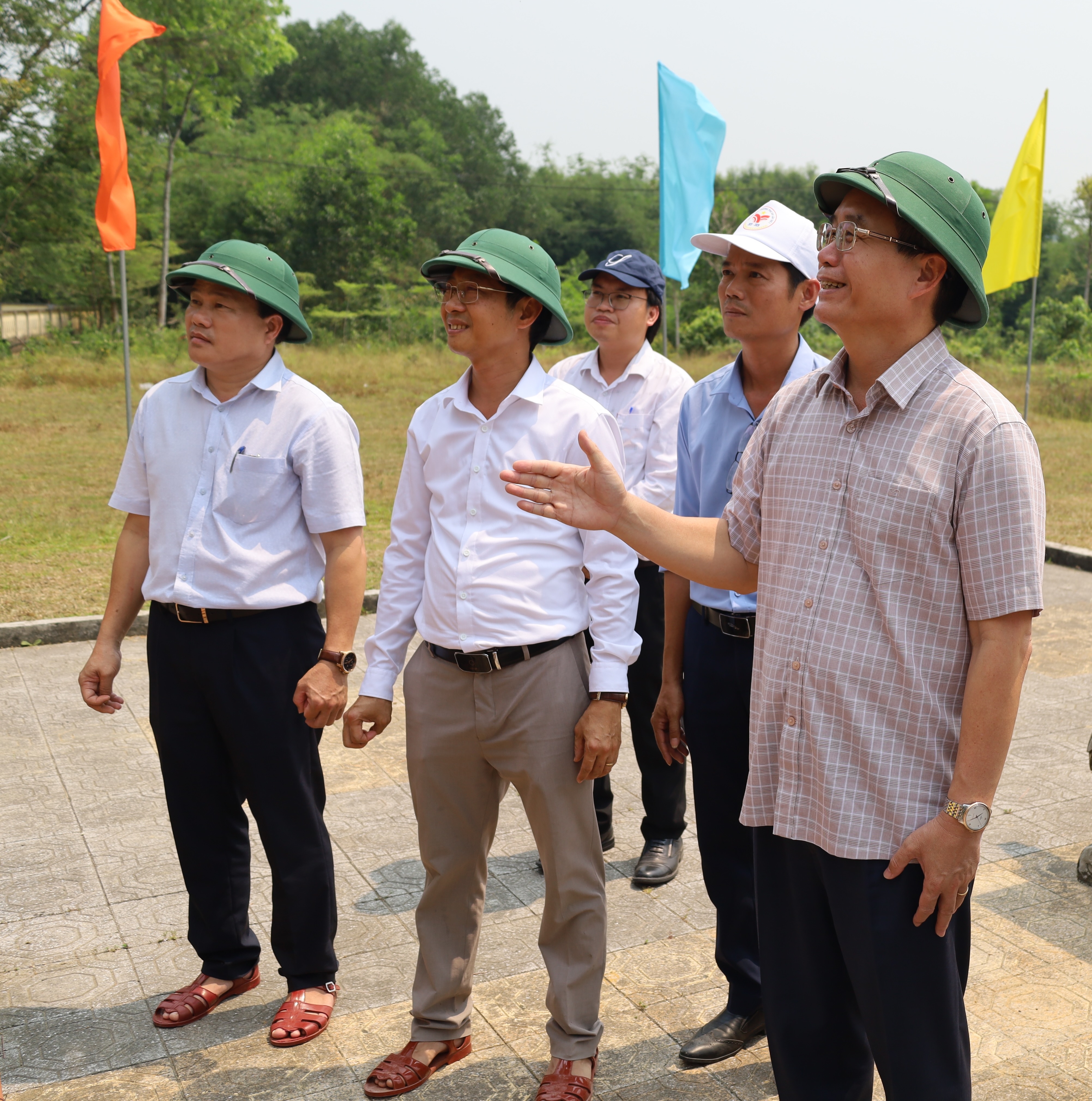 Bí thư Thành ủy Nguyễn Đình Trung dâng hương tại Bia chiến tích Dương Hòa và kiểm tra Hồ Tả Trạch