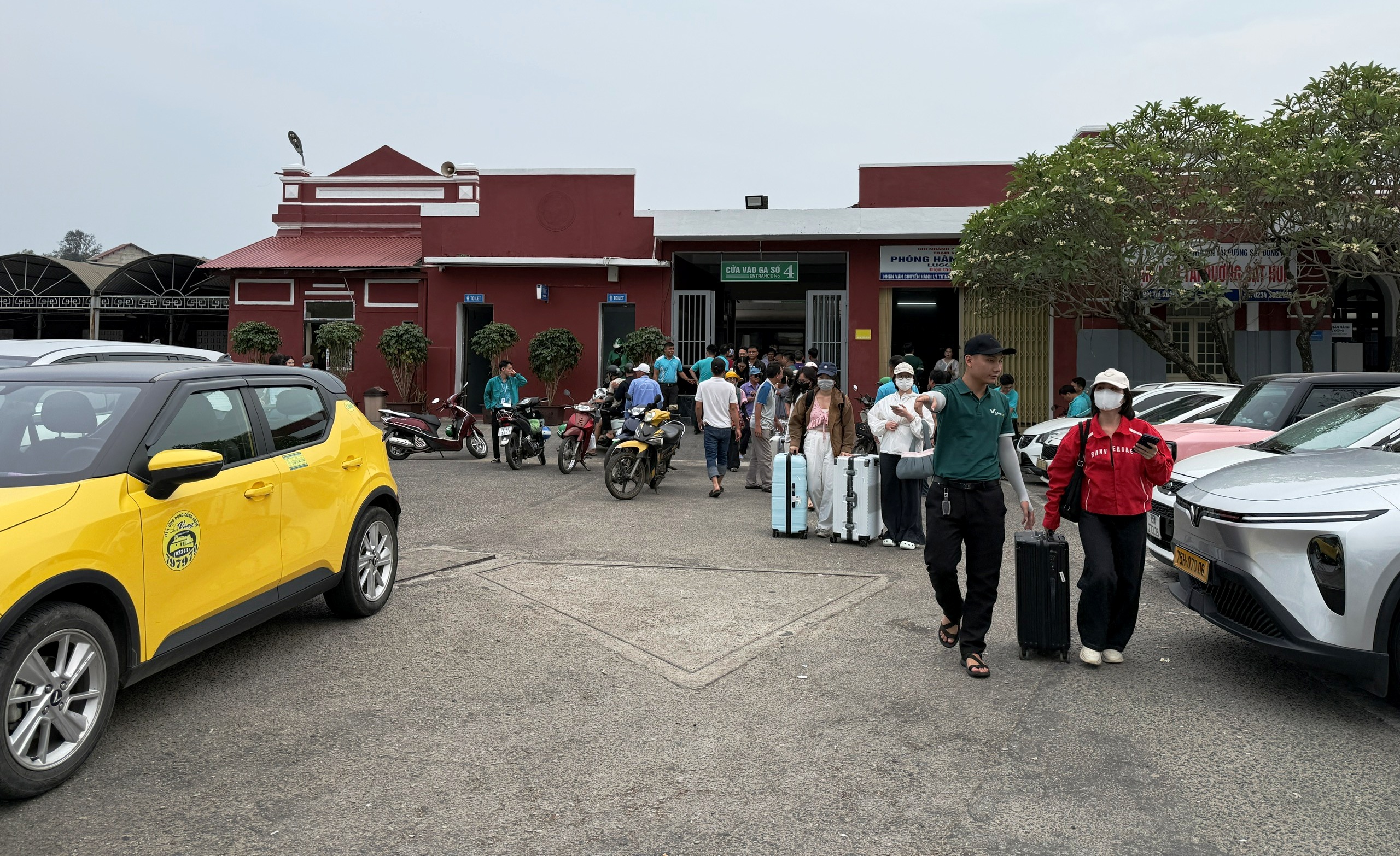 Tăng cường công tác vận tải và bảo đảm trật tự, an toàn giao thông trong kỳ nghỉ Lễ Giỗ tổ Hùng Vương và dịp 30 4-1 5