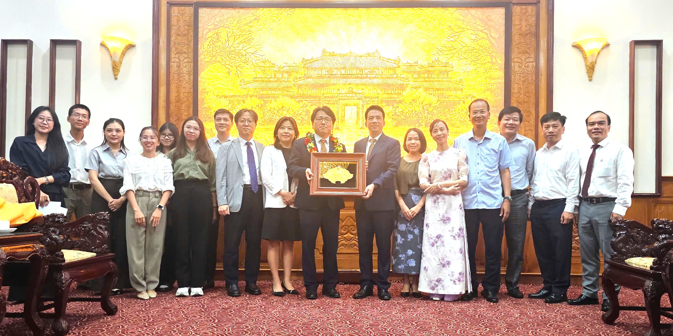 Doanh nhân Hàn Quốc được tôn vinh “Công dân danh dự thành phố Huế”