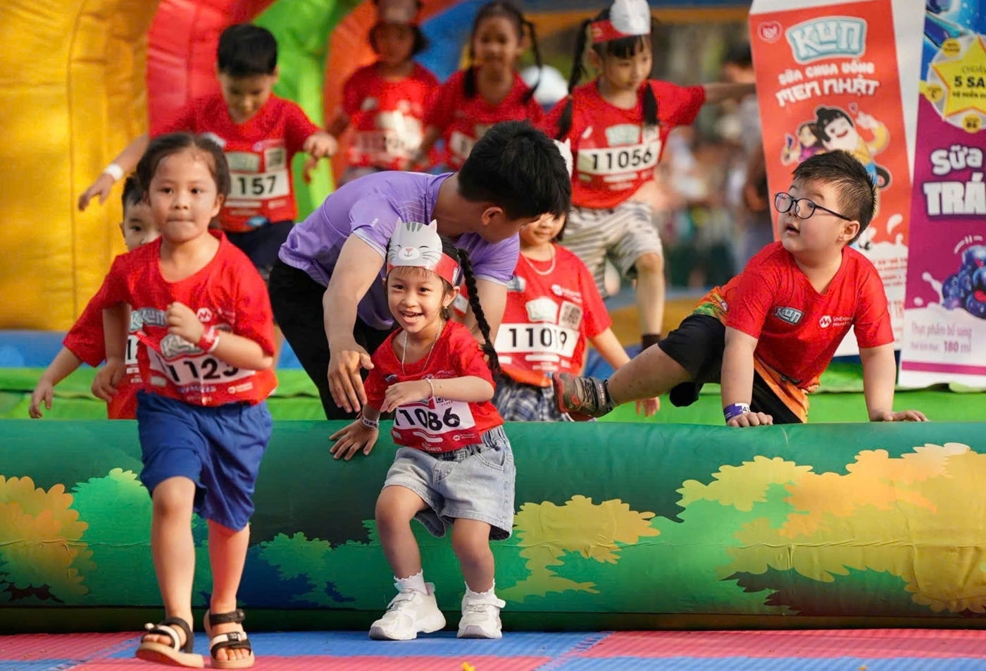Những khoảnh khắc “cute” của các các runner “nhí” tại Kun Marathon 2026