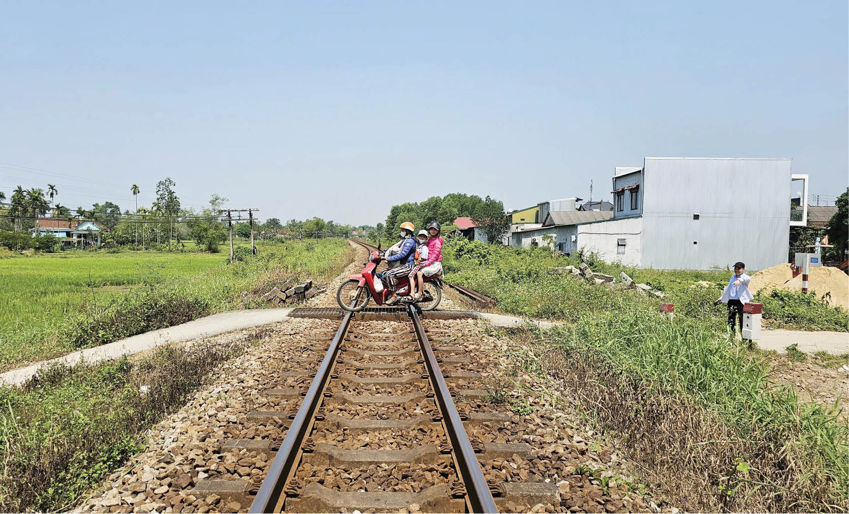 Đầu tư hầm chui và đường ngang Giải pháp đảm bảo an toàn giao thông đường sắt