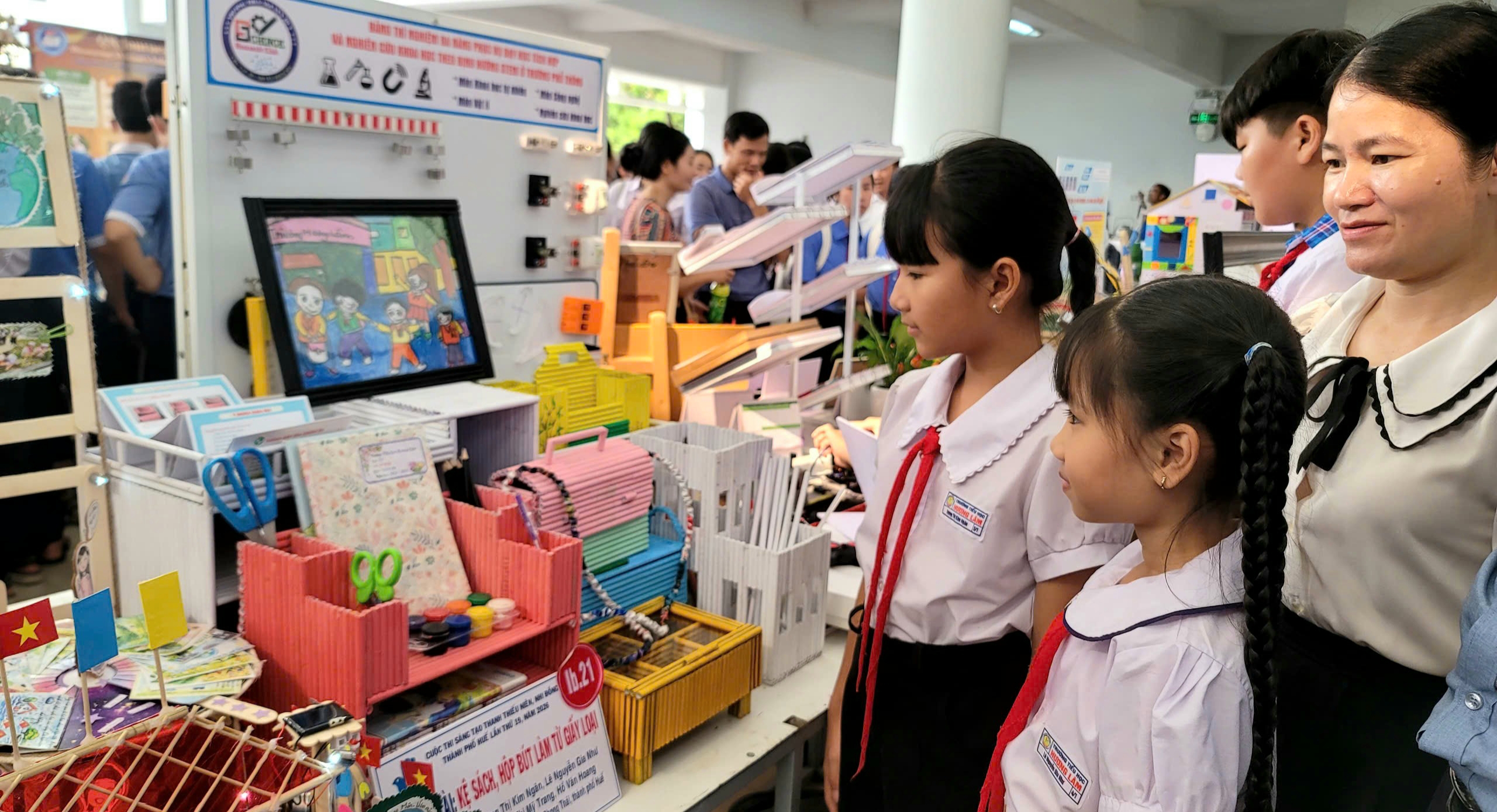 Gần 300 đề tài tham gia Cuộc thi Sáng tạo thanh thiếu niên, nhi đồng thành phố