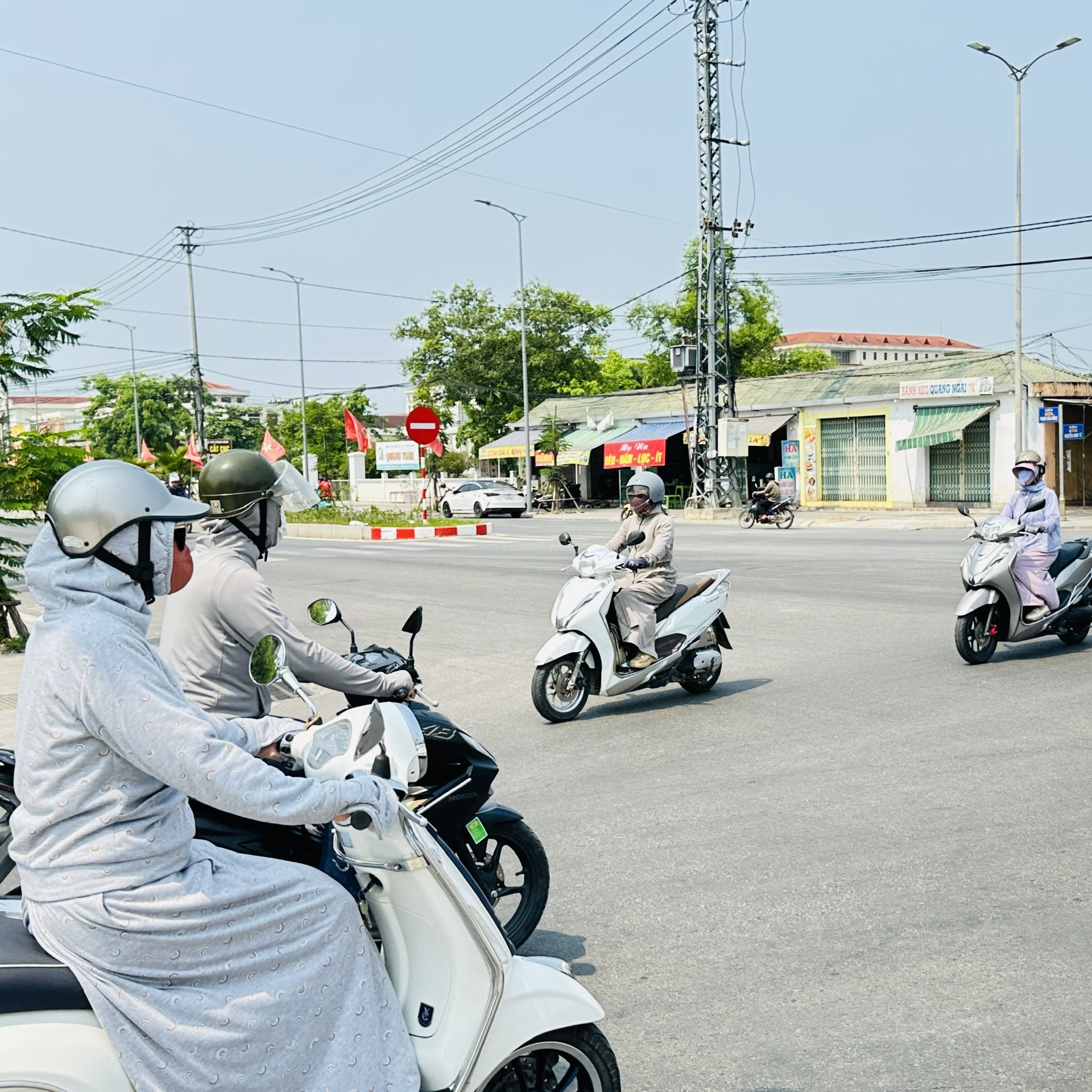 Từ ngày 22 đến 23 4, nắng nóng cục bộ quay trở lại