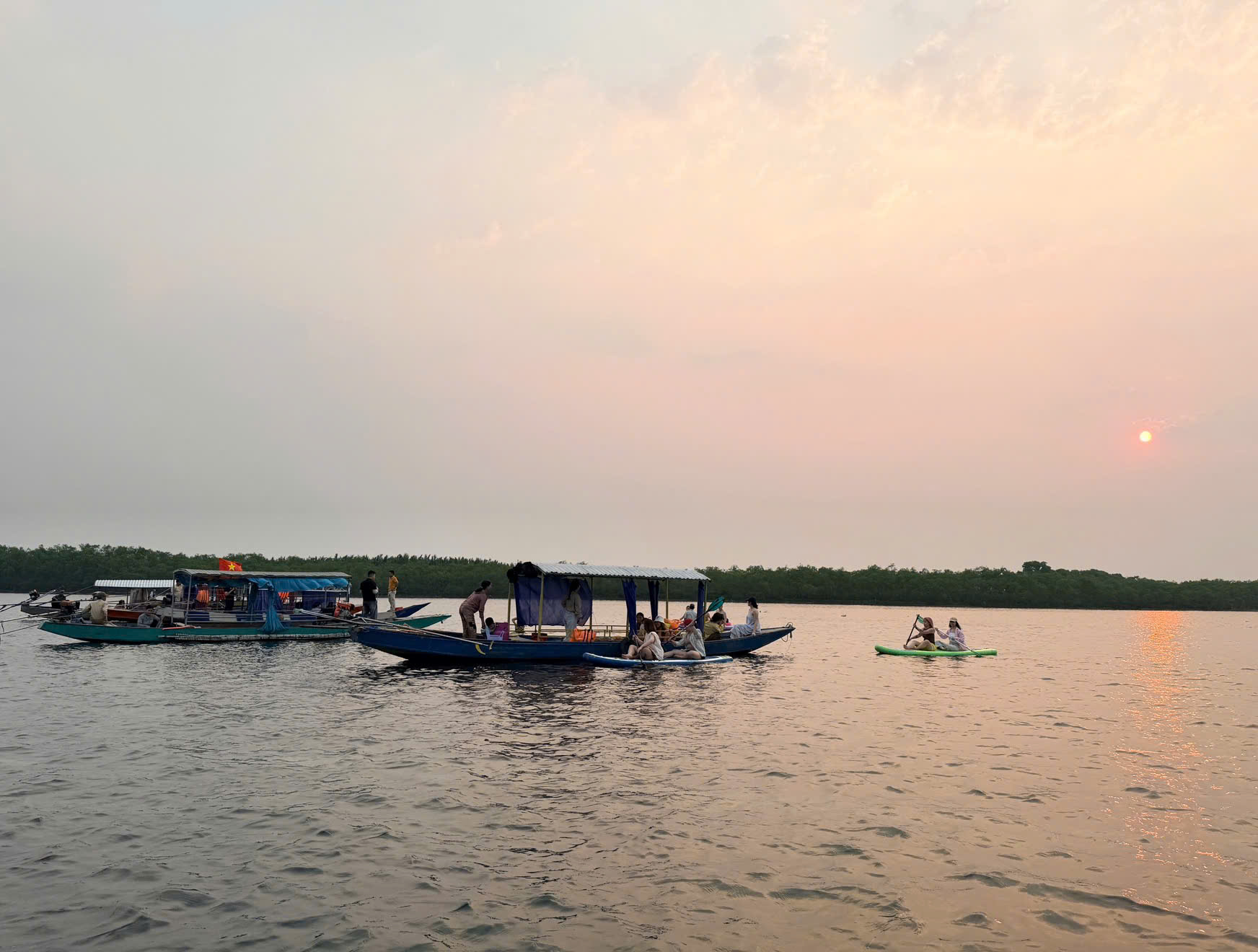 Một ngày làm ngư dân đầm phá
