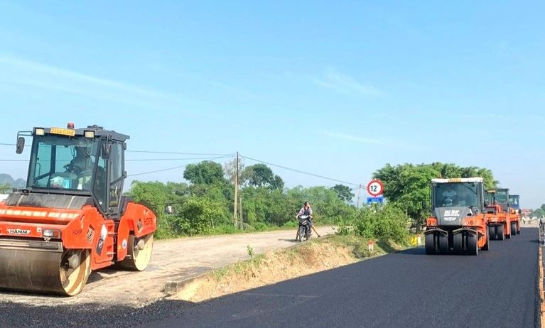 Nguy cơ không kịp bảo trì đường bộ trước mùa mưa