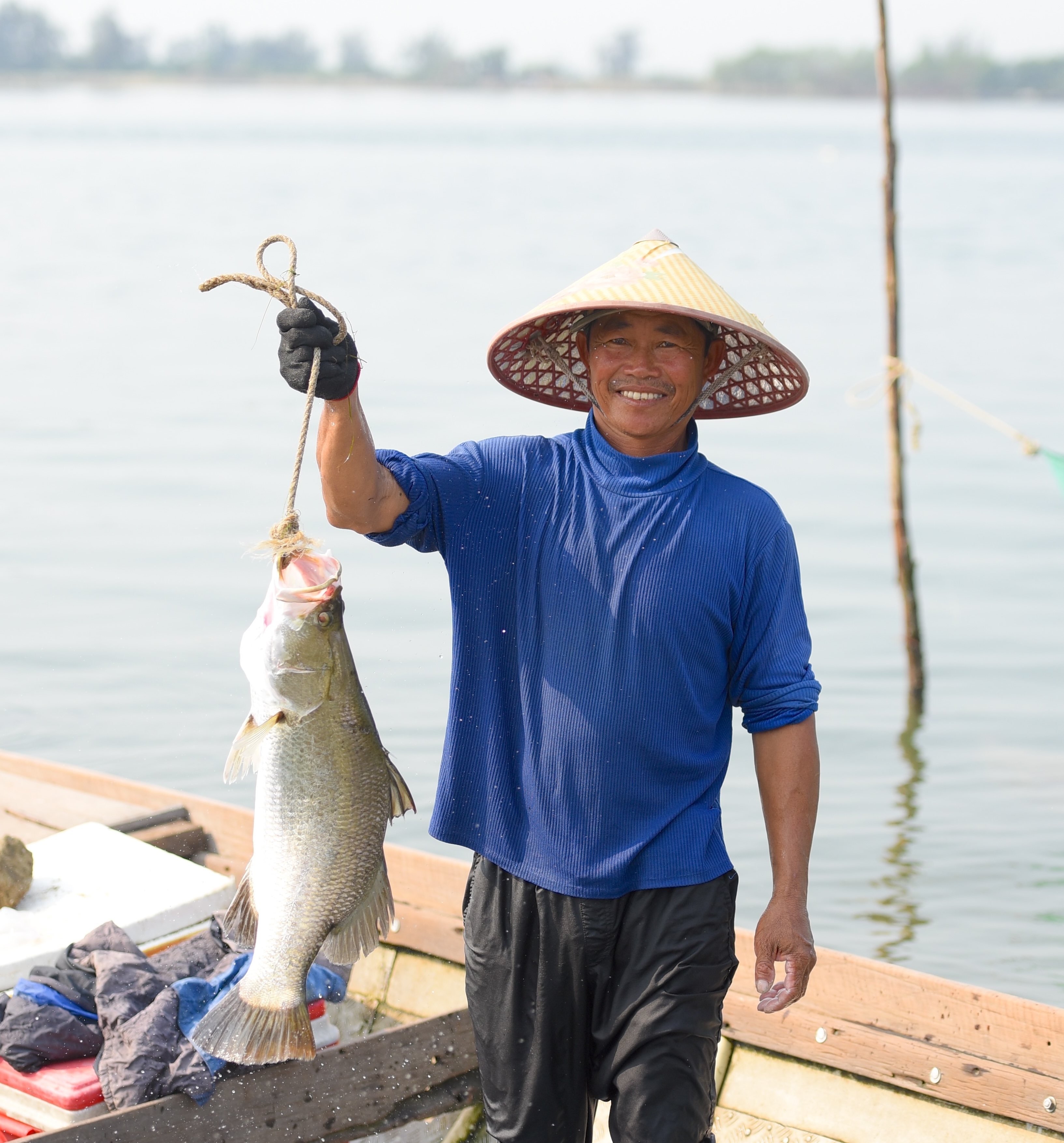 Mưu sinh nơi cửa biển